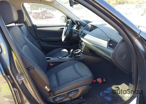 2015 BMW X1 xDrive28I из США, поврежденный, VIN WBAVL1C51FVY37732